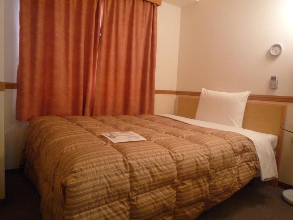 Toyoko Inn Hiroshima Heiwa-Odori Rum bild
