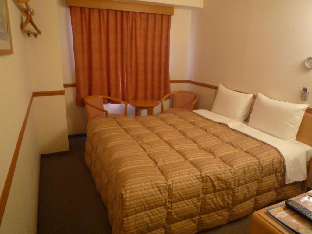 Toyoko Inn Hiroshima Heiwa-Odori Rum bild