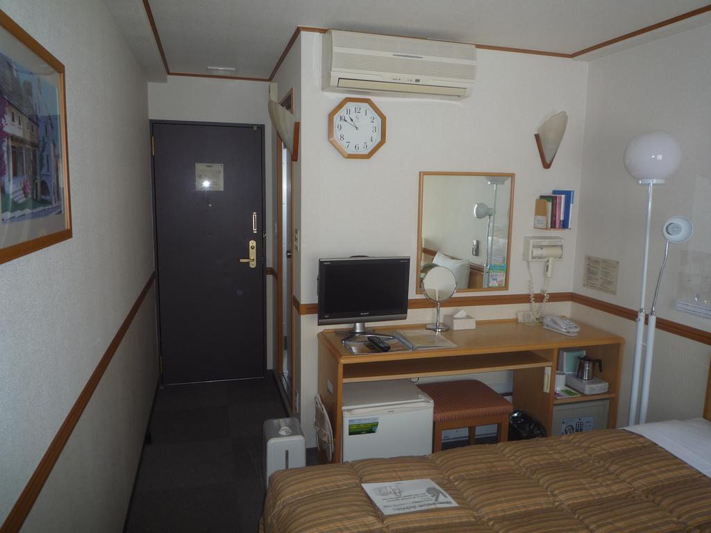 Toyoko Inn Hiroshima Heiwa-Odori Exteriör bild