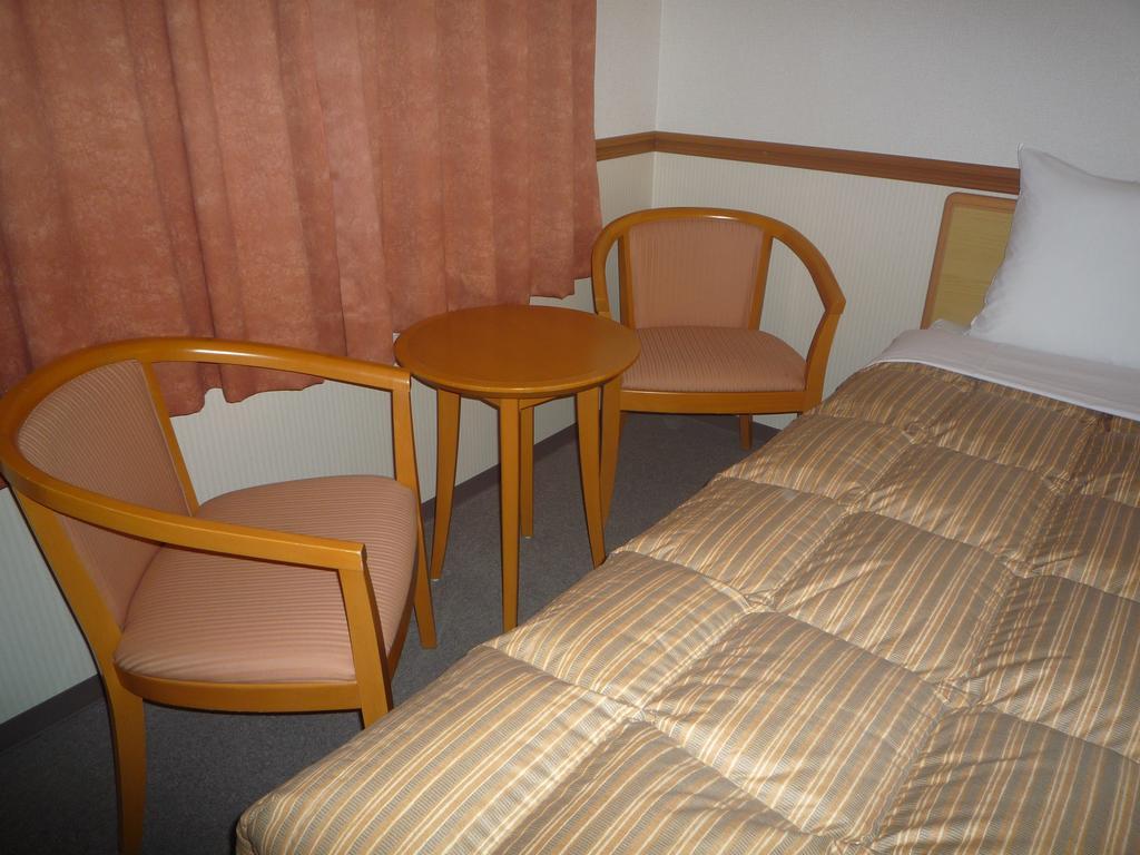 Toyoko Inn Hiroshima Heiwa-Odori Exteriör bild